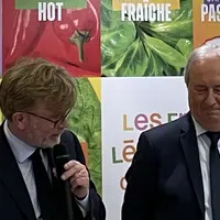 Remise de la Légion d'Honneur à Laurent Grandin par Marc Fesneau au salon de l'Agriculture 2024.