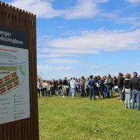 La journée Unisson a permis la visite d’une parcelle du domaine agroécologique du Château de Nages à Caissargues, où les interactions entre les écosys
