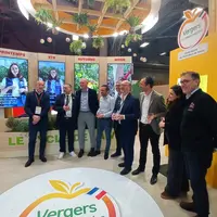 remise de trophées sur le stand des Pommes et poires françaises sur le salon de l'agriculture 2025