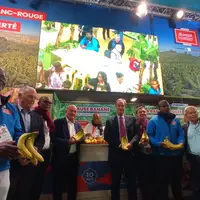 les producteurs de bananes des antilles sur leur stand au salon de l'agriculture