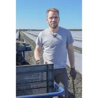 un producteur dans son champ