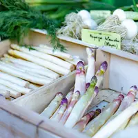 colis bois d'asperges, photo prise sur un marché à Bordeaux en 2021