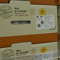 cartons de noix de Grenoble AOP.