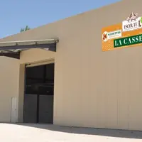 Vue extérieure du bâtiment de la casserie de l'entreprise Escoute,  à Penne d’Agenais (Lot-et-Garonne)