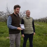 <em class="placeholder">Les producteurs de prunes du Lot-et-Garonne Théophile et Christophe de Hautefeuille.</em>