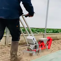 Semoir Ebra e-SJ à assistance électrique testé dans une serre.