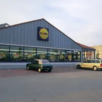 <em class="placeholder">hard discount / Lidl, comme les autres discounters, impose un standard de qualité de plus en plus élevé à ses fournisseurs</em