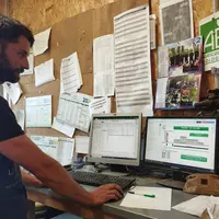 <em class="placeholder">Rémi Lambert, maraîcher aux Jardins du Treille à Maringes dans la Loire utilise la grille Zenit de la Serail pour les besoins