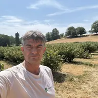 <em class="placeholder">L'agriculteur Richard Renaudie en photo dans son verger de cassis et groseille. </em>