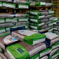 En céréales à paille, les stocks de semences de la récolte précédente représentent en moyenne une demi-année de vente.