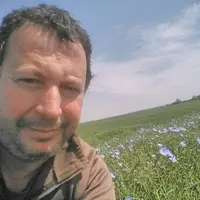 Thomas Muller  "Pour qu'elles servent de refuge à la faune sauvage, je ne touche pas à mes bandes fleuries entre mars-avril et l'hiver." © T. Muller