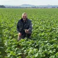 Philippe Collin, agriculteur en Haute-Marne  "Je suis curieux de savoir ce que des plantes présentes dans nos parcelles peuvent apporter comme informa