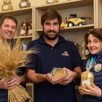 Malgré une rentabilité encore incertaine, la fabrication à la ferme est une belle aventure familiale pour les Langé. © G. Omnès