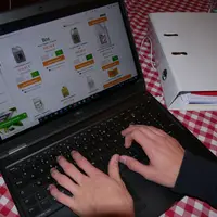 80% des agriculteurs utilisent Internet au moins une fois par jour, dont 70 % avec une expérience d’achat en ligne. © C. Baudart