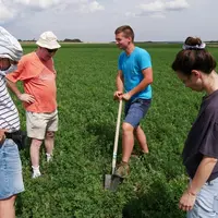 Les chartes d'engagements accompagnant la mise en place des ZNT visent à recréer des liens et favoriser les échanges entre élus, agriculteurs et habit