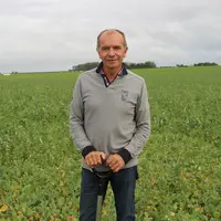 Antoine Chedru est installé en Seine-Maritime. "J'ai généralisé l'usage de purin d'orties à toute ma sole de blé. L'extrait renforce la plante contre