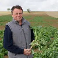 Jean-Philippe Mignot constate déjà les premiers effets du changement climatique : difficulté d'implantation des couverts, coups de chaud fatals au ren