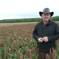 Thierry Maillier est agriculteur dans les Yvelines. "Les rendements du sorgho atteignent parfois les 100 quintaux/hectare." © C. Baudart