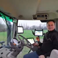 Michael Godiet, agriculteur dans la Marne. « Je peux corriger mes apports d’engrais pour chaque élément zone par zone et moduler l’azote. » © M. Godie