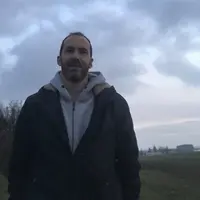 Pascal Dubourg a baissé ses IFT herbicides de 50 % grâce au traitement 100 % localisé. « C’est motivant, je ne reviendrais pas en arrière. » © P. Dubo