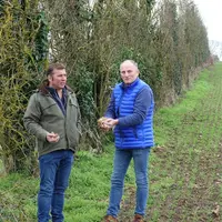 Thierry Royer et Bruno Bremenson, agriculteurs dans l'Orne."Avec une prestation de coupe et déchiquetage assurée par Bois négoce énergie, les haies no
