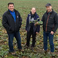 Baisse de la sole de colza, bouleversement du programme de désherbage maïs, recours aux trichogrammes : Stéphane, Marine et Alain (de gauche à droite)