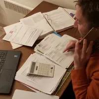 Planifier les recettes et les dépenses permet d'anticiper les moments difficiles © H. Baudart
