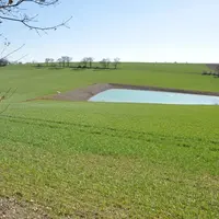 Outre la question de la répartition de la ressource entre les différents usages (irrigation, eau potable, industrie, énergie…) se pose celle du modèle