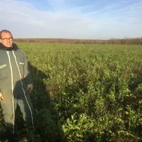 Valentin Ferté, agriculteur à Corcy (02)  -  "Je conduis le couvert comme une culture à part entière, avec des graines qu’il faut semer et non jeter."