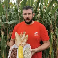 Nicolas Sarthou, agriculteur à Serres-Morlas (64)"Le mélange féverole-pois-phacélie assure une bonne couverture du sol et il se détruit facilement ave