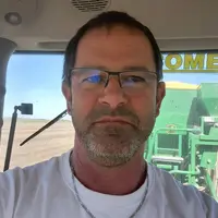 « Je ne suis pas équipé en irrigation, mais le semis direct, qui n’assèche pas le sol et laisse la paille sur place, semble améliorer la réserve utile