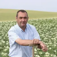 Depuis 2020, Georges Laigle teste un itinéraire de pommes de terre en agroécologie, sans utilisation de fongicides de synthèse après la levée, qui imp
