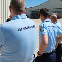 En cas de vol, appelez le 17 et tenter de récupérer le maximum d'information sur les intrus sans vous mettre en danger.