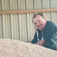 Adrien Defloraine, agriculteur à Rezonville (Moselle)   "En 2013-2014, nous avons changé notre rotation colza-blé-orge d’hiver en intégrant le pois et