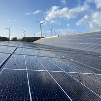 Différentes solutions existent pour valoriser l'électricité produite par une centrale solaire sur toiture.