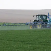 Le vent au moment du traitement phytosanitaire provoque la dérive des produits et leur présence dans l'air.