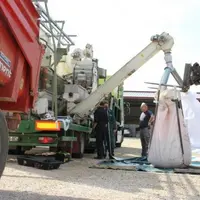 Pour la Confédération paysanne, les producteurs de semences de ferme et paysannes doivent pouvoir siéger au collège des producteurs de semences. © N.