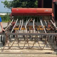 L’outil compte 21 dents pour une largeur de travail de 3,75 mètres (un sillon tous les 17 centimètres). © VB