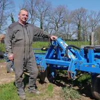 Eric De Beaudrap, agriculteur à Le Pas (Mayenne)"J'ai acheté récemment une herse étrille pour une utilisation sur maïs avec deux passages à l'aveugle