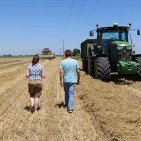 La transmission d'une exploitation agricole familiale revêt des enjeux humains à prendre en considération.