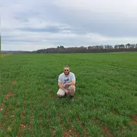 Romary Guilaume, polyculteur éleveur en Haute-Marne implante son blé en semis direct dans ses terres à faible potentiel.