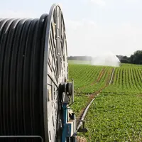 L' irrigation des pommes de terre est indispensable pour assurer une qualite et un rendement optimal. Consommation d' eau par les agriculteurs. Enroul