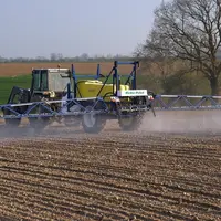 Traitement herbicide sur une parcelle agricole