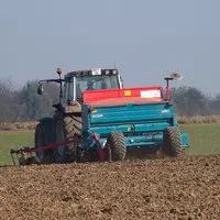 CÃ©rÃ©ales . Semis de blÃ© . Tracteur et semoir.