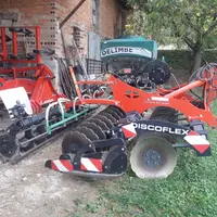 L’une des techniques pour semer ses couverts consiste à positionner un semoir de type Delimbe sur un déchaumeur, ce qui permet de réaliser deux opérat