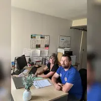 Marylin et Nicolas Montiel, dans le bureau de leur exploitation agricole