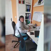 Virginie Posier, agricultrice à Puchay dans l'Eure installée à son bureau