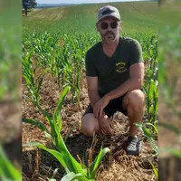 Christophe Grossia, producteur à Coulx dans le Lot-et-Garonne,"Outre l’augmentation de la matière organique, mon couvert a amélioré la vie du sol avec