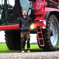 Corentin Denis, agriculteur à La Celle-Saint-Cyr (Yonne)