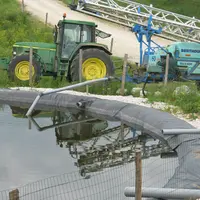 Remplissage d'un pulvérisateur à  partir d'une réserve d'eau.
